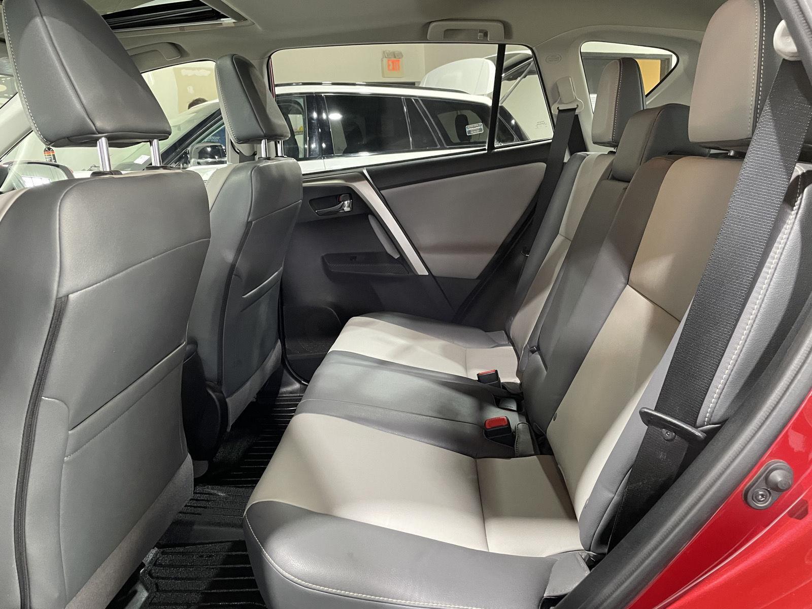 Vehicle photo 21