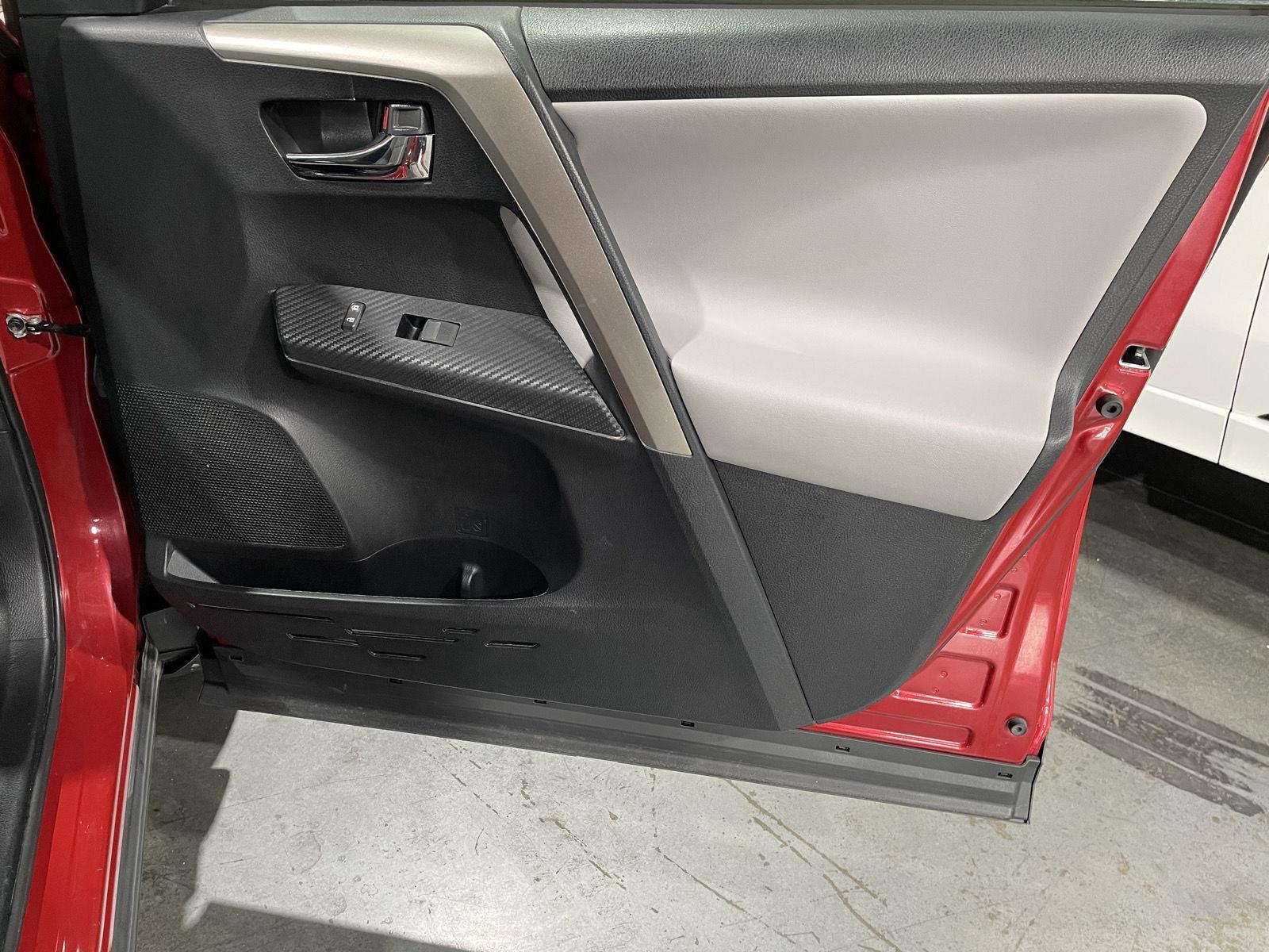 Vehicle photo 23