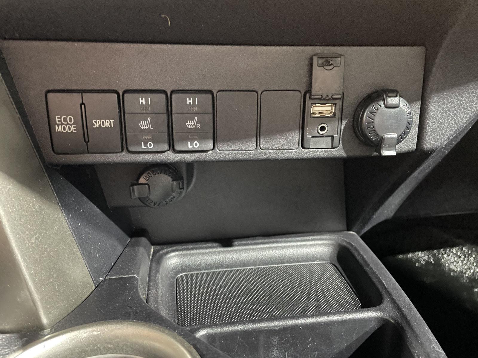 Vehicle photo 26