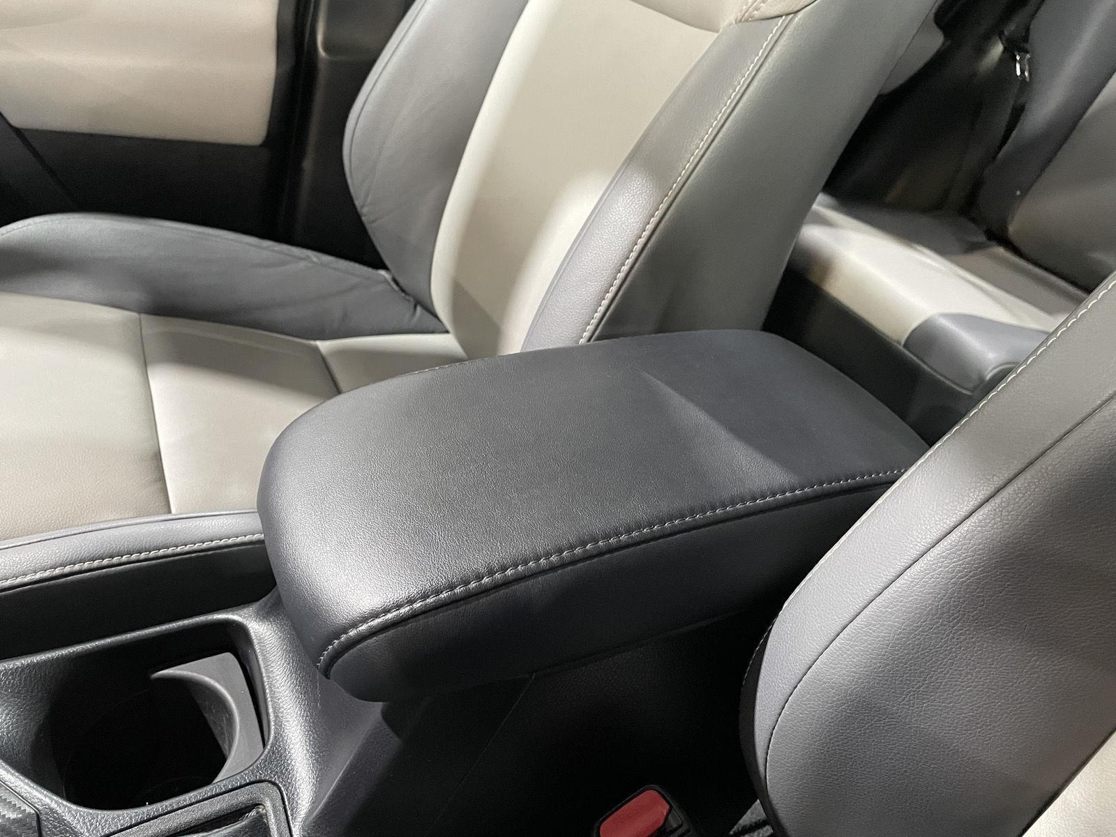 Vehicle photo 30
