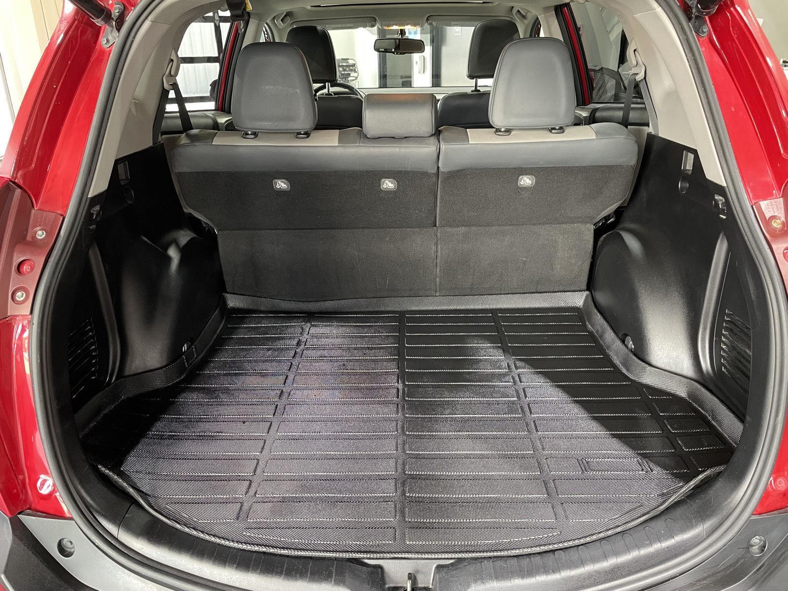 Vehicle photo 32