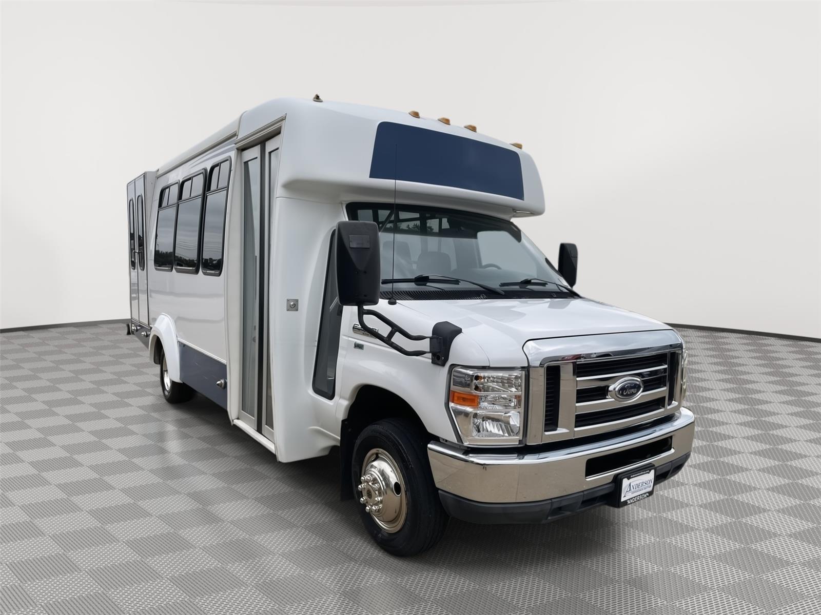 Vehicle photo 4