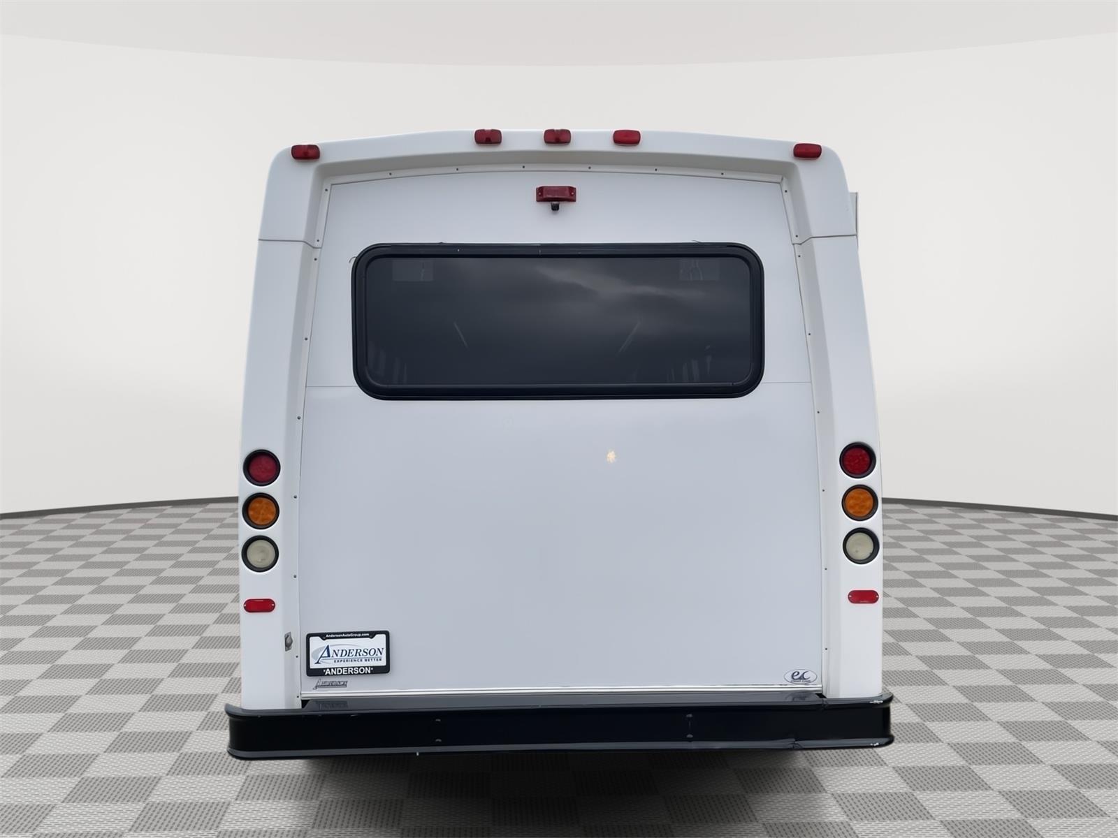 Vehicle photo 7