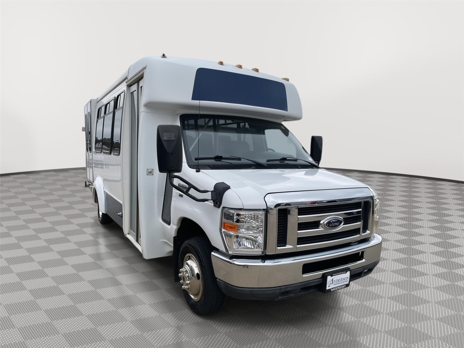 Vehicle photo 8