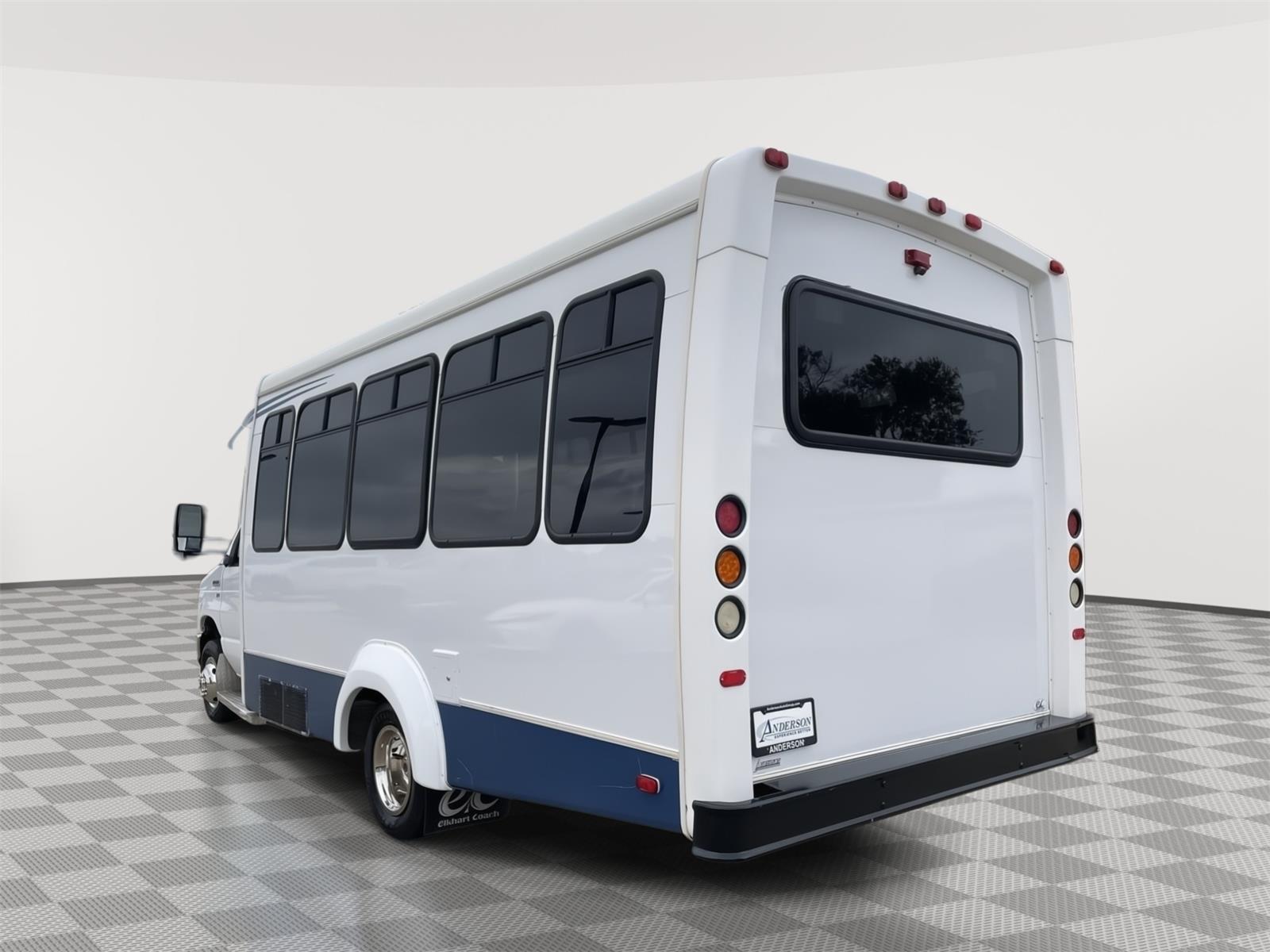 Vehicle photo 9