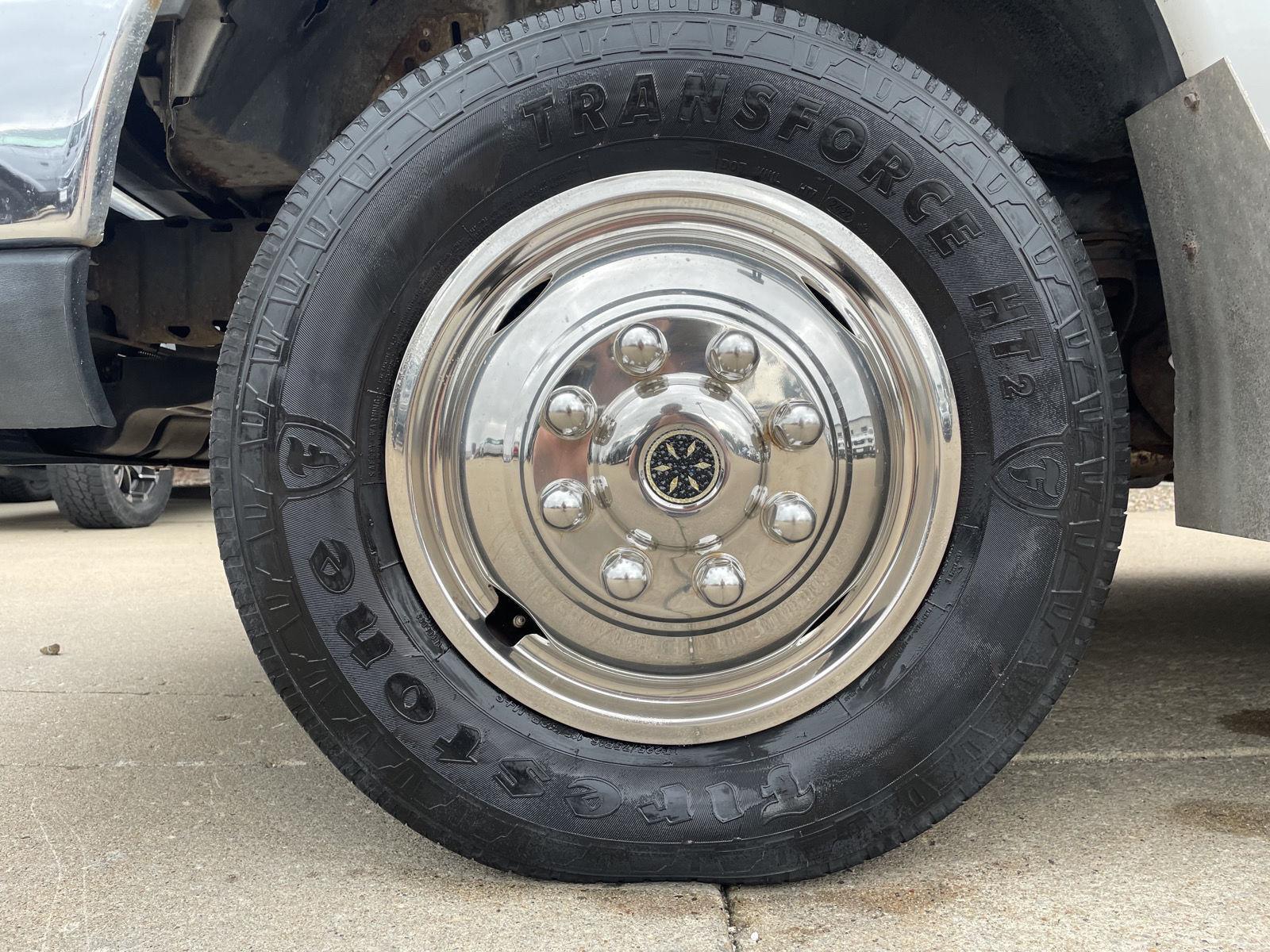 Vehicle photo 10