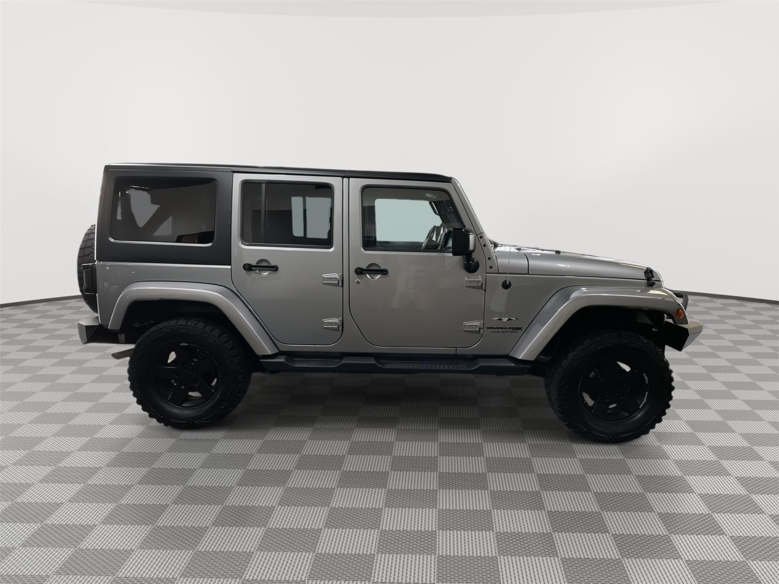 Vehicle photo 6