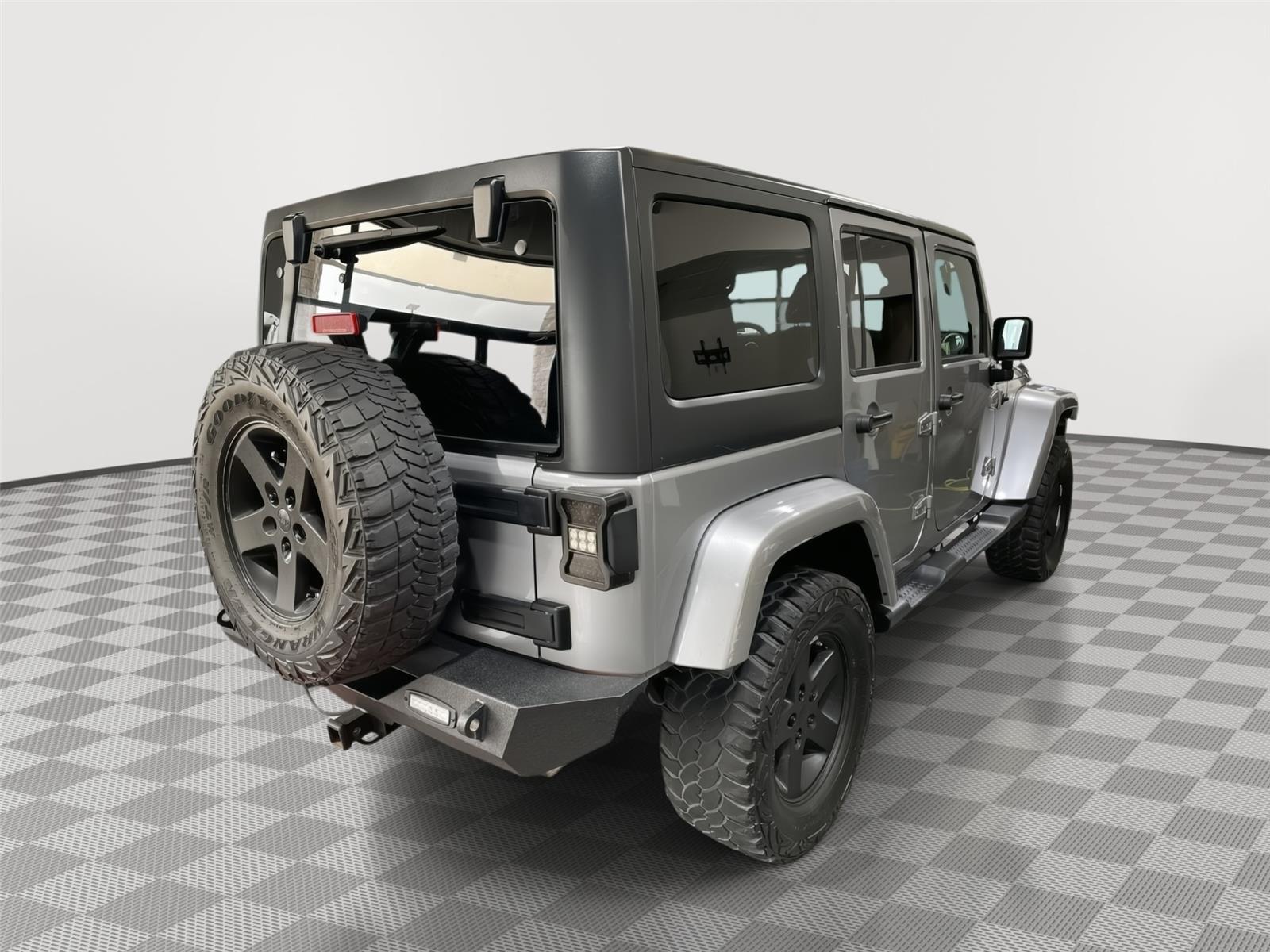 Vehicle photo 7