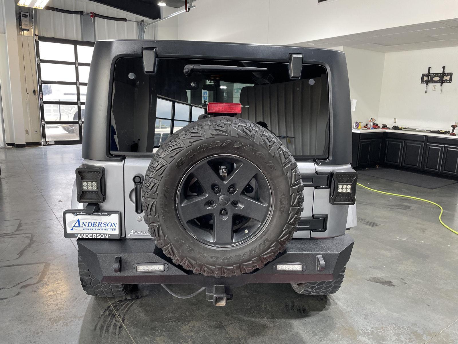 Vehicle photo 8
