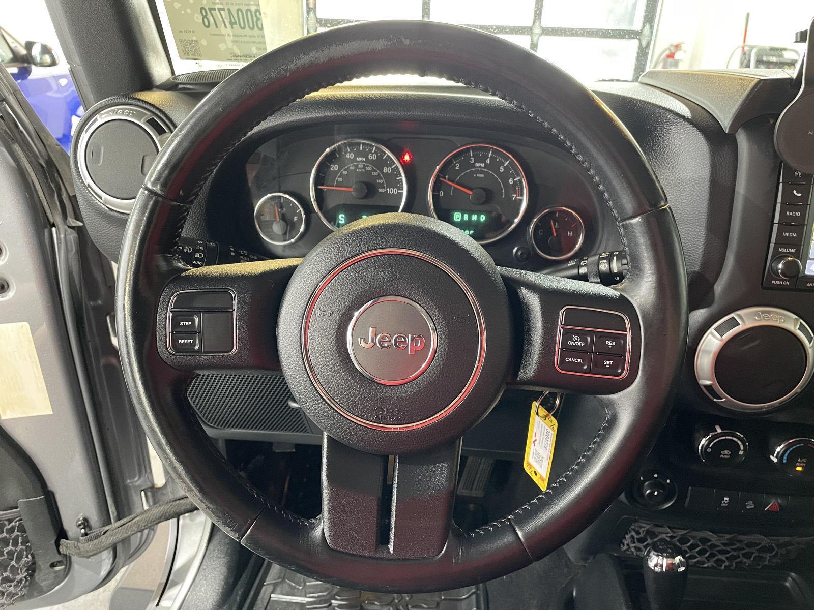 Vehicle photo 12