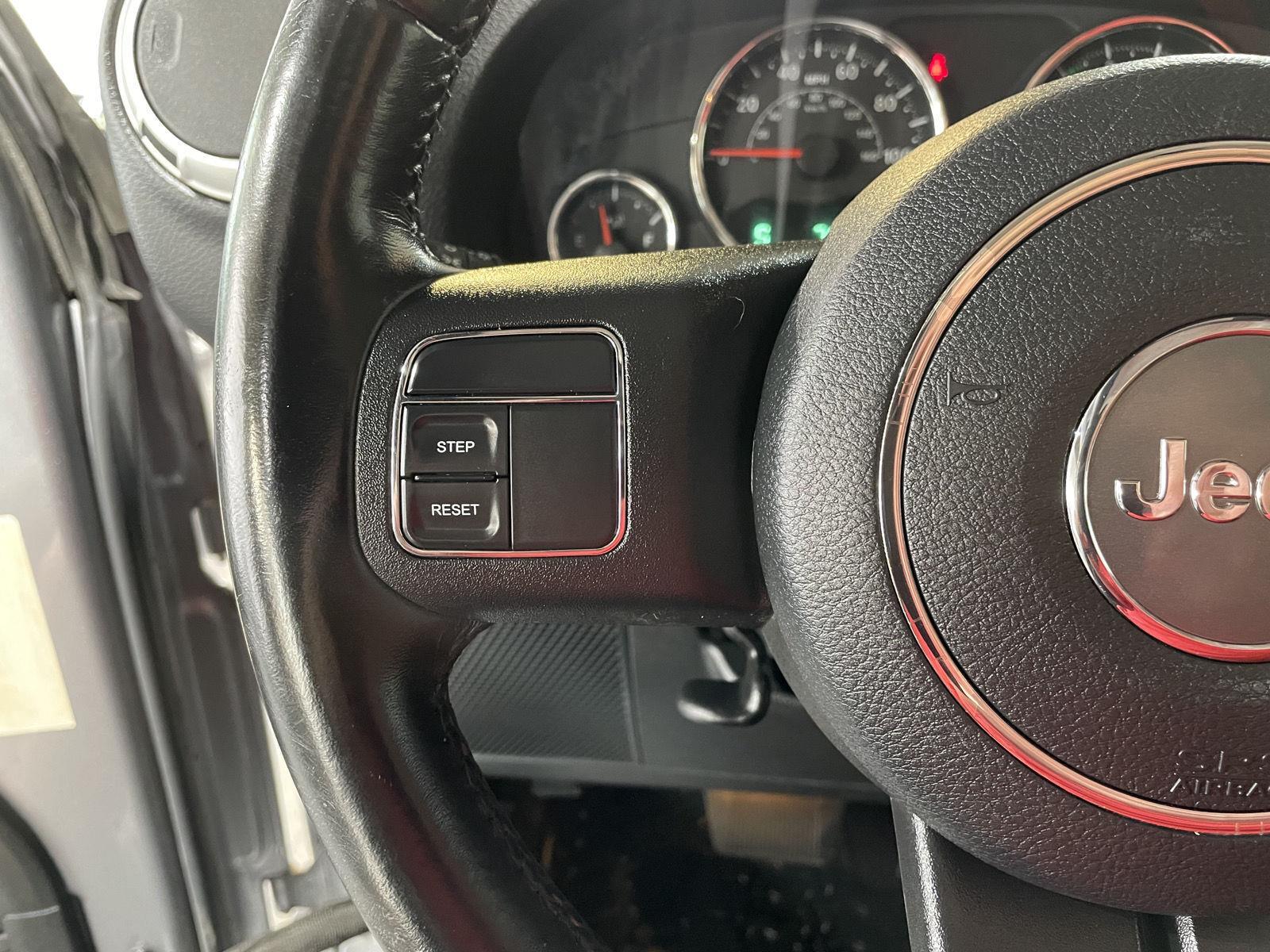 Vehicle photo 14