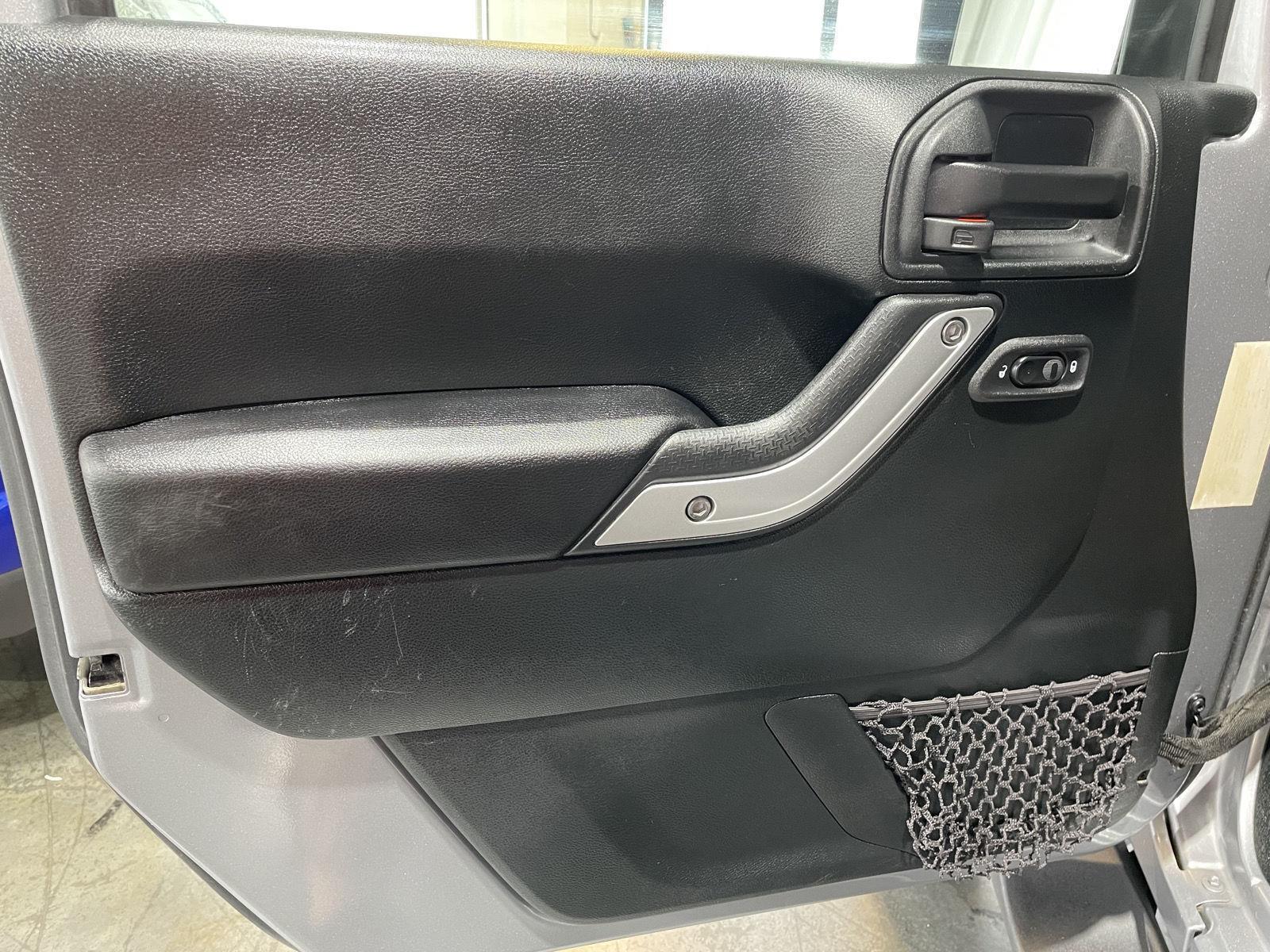 Vehicle photo 16