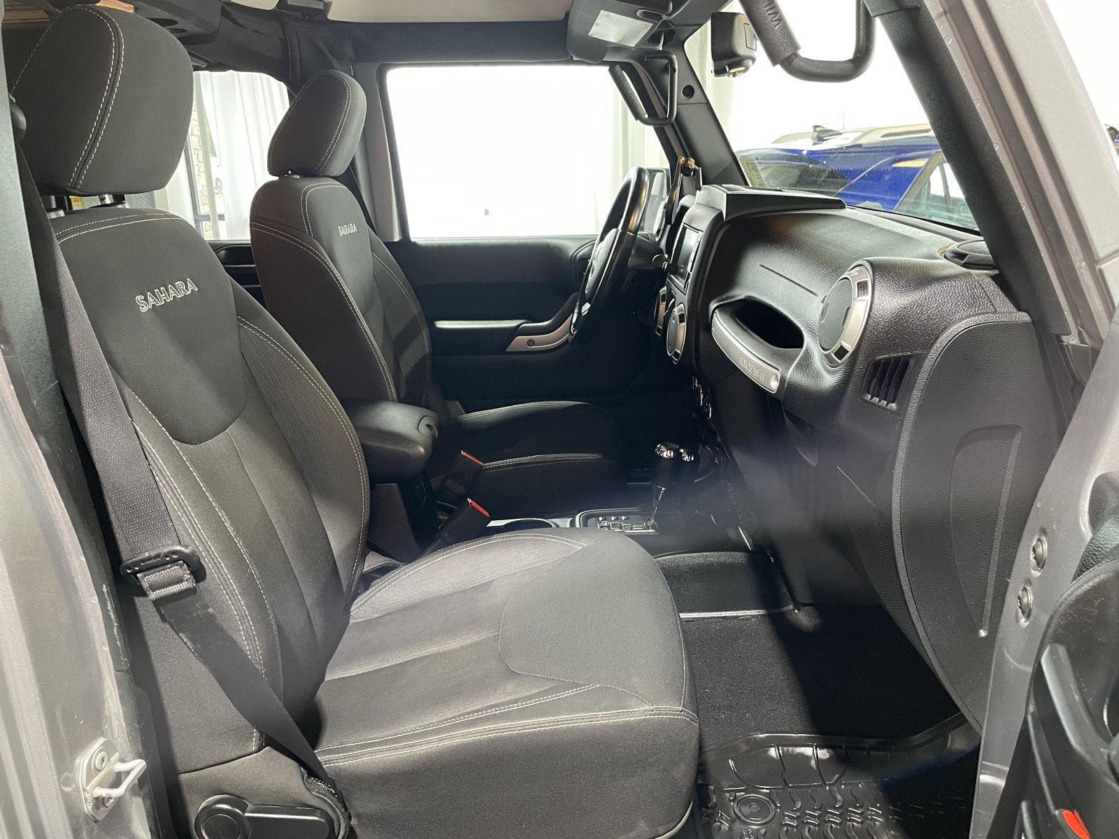 Vehicle photo 23