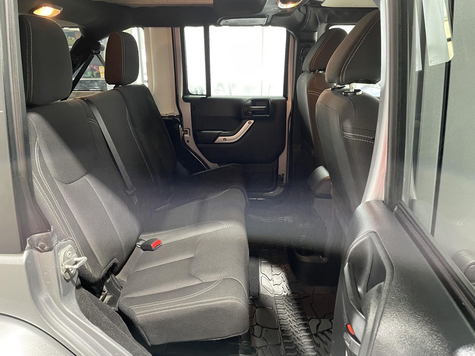 Vehicle photo 25