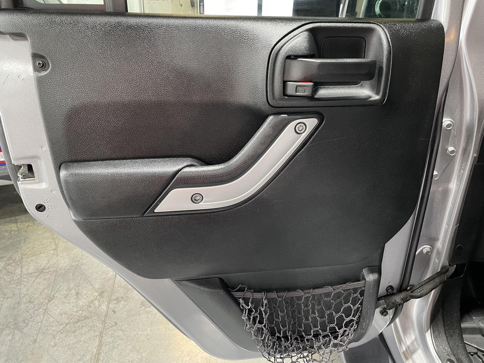 Vehicle photo 26