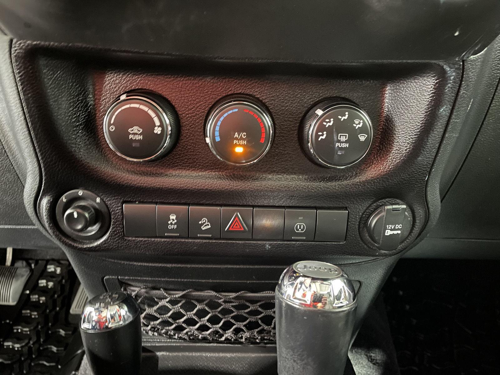 Vehicle photo 30