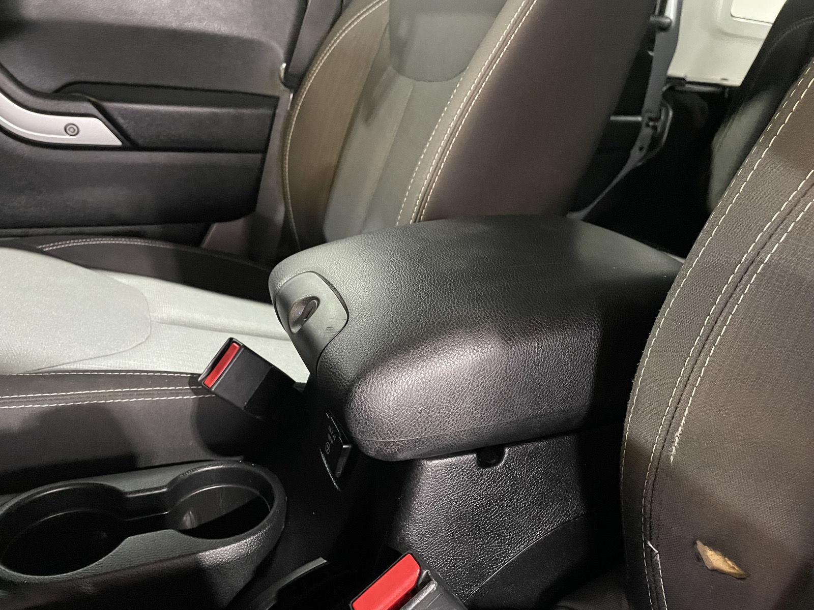Vehicle photo 33
