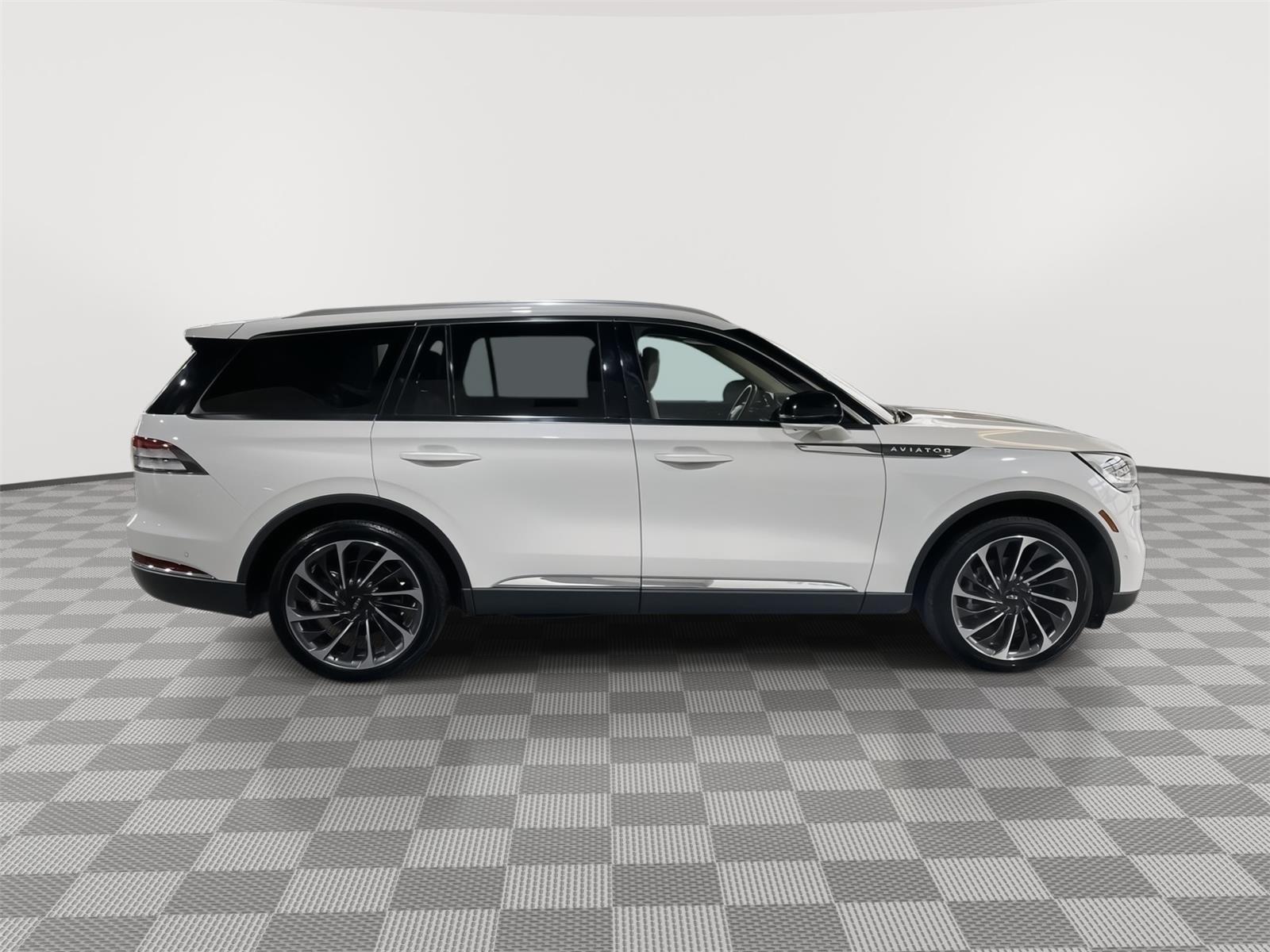 Vehicle photo 6