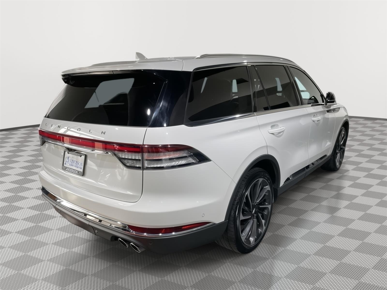 Vehicle photo 8