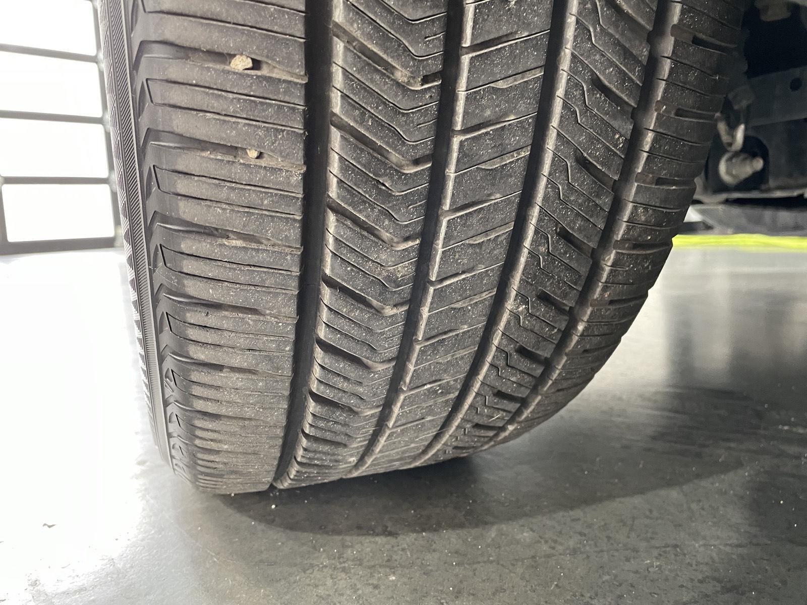 Vehicle photo 12