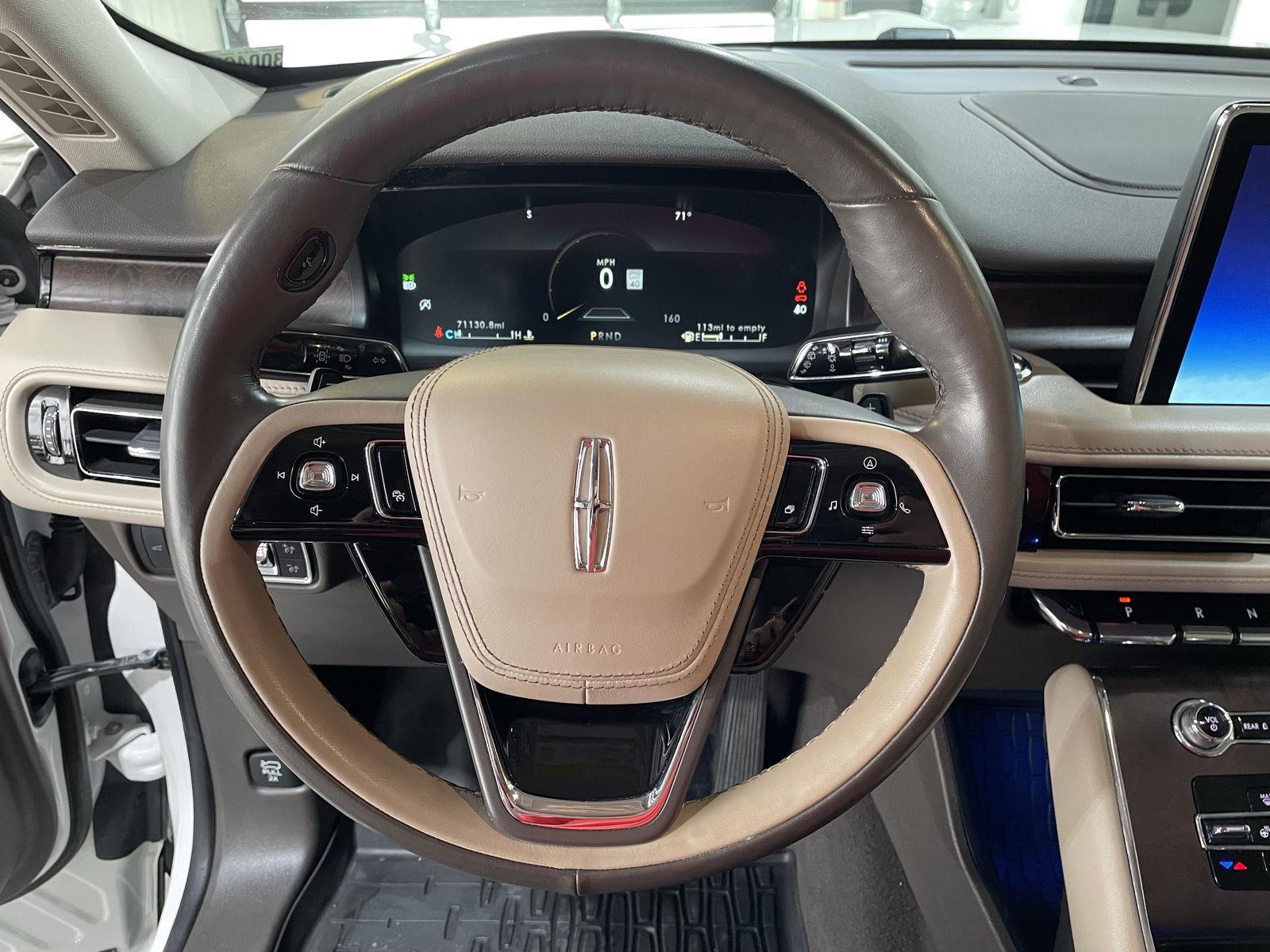 Vehicle photo 13