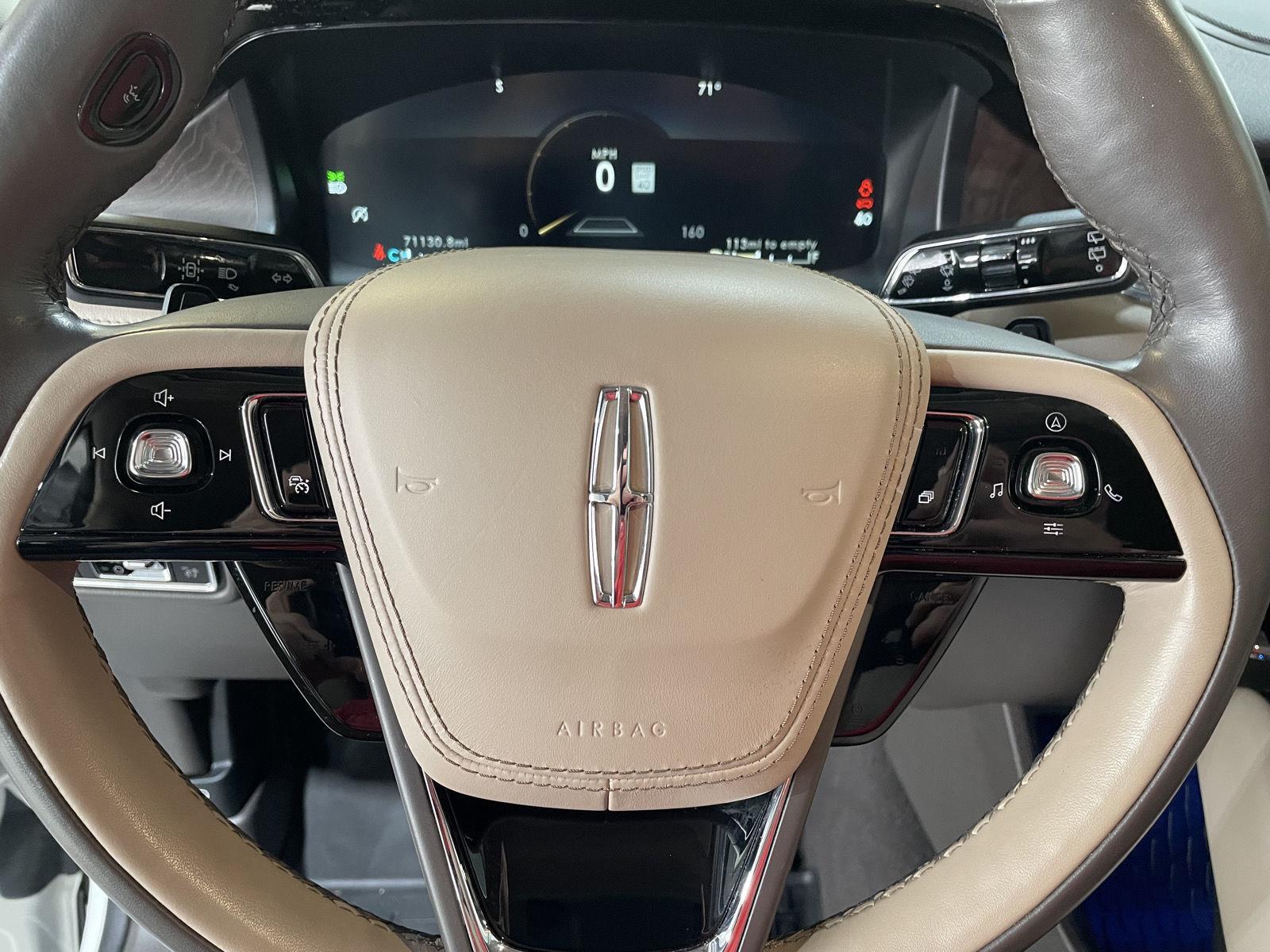 Vehicle photo 14
