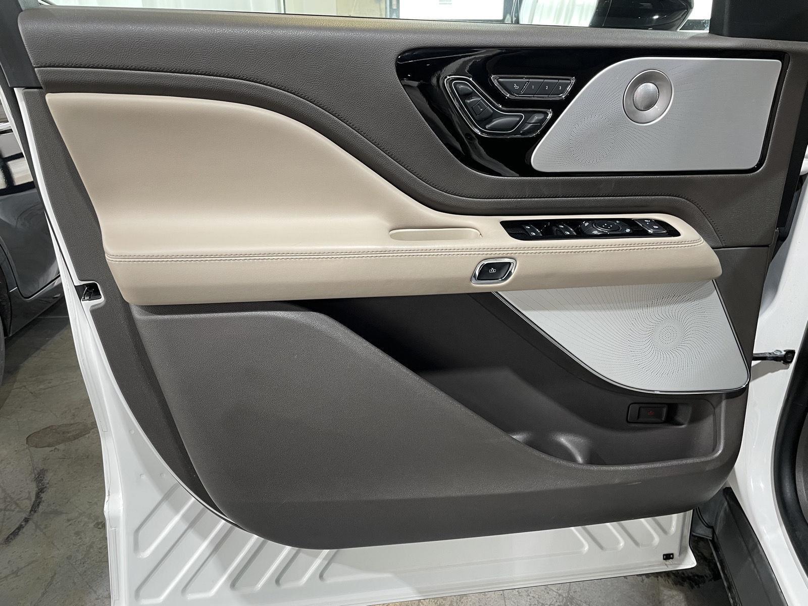 Vehicle photo 18