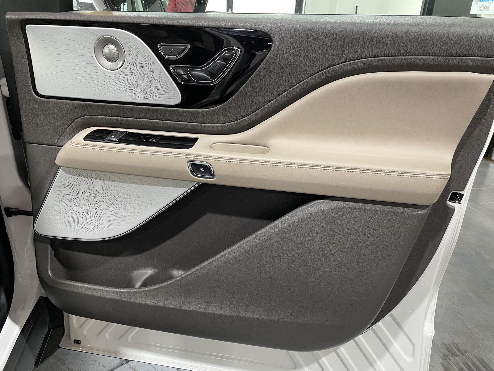 Vehicle photo 21