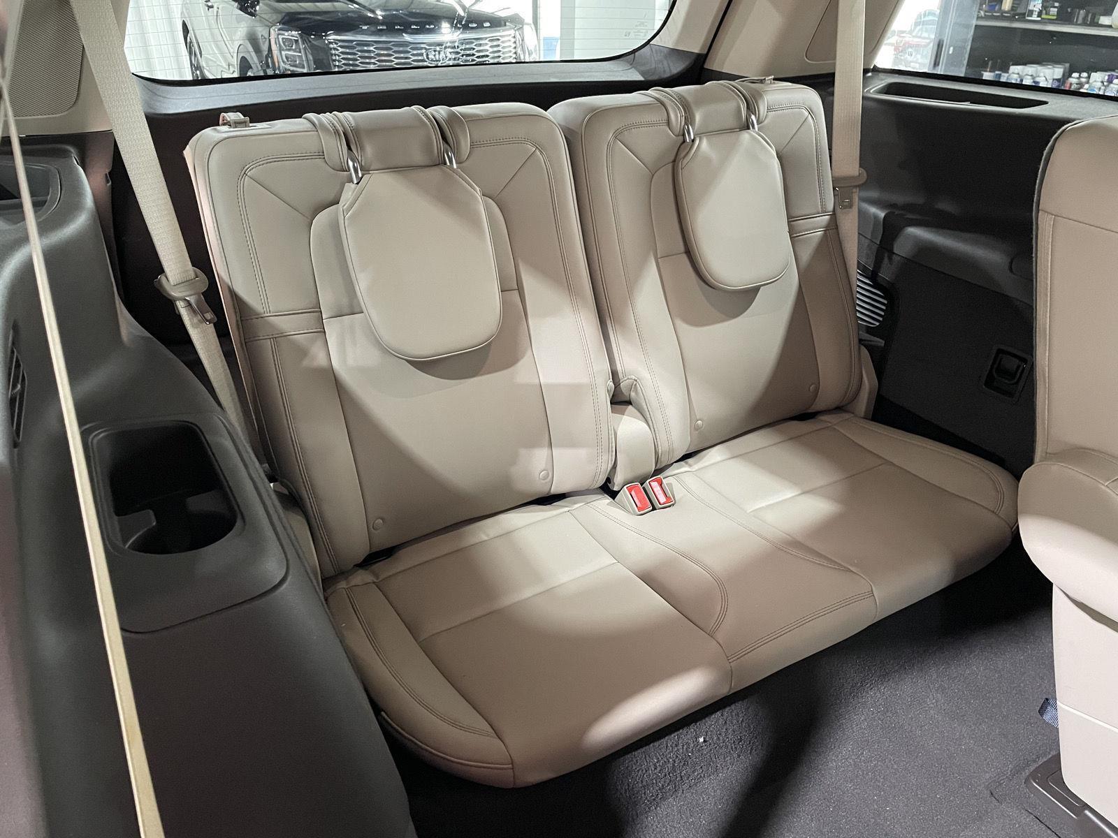 Vehicle photo 25