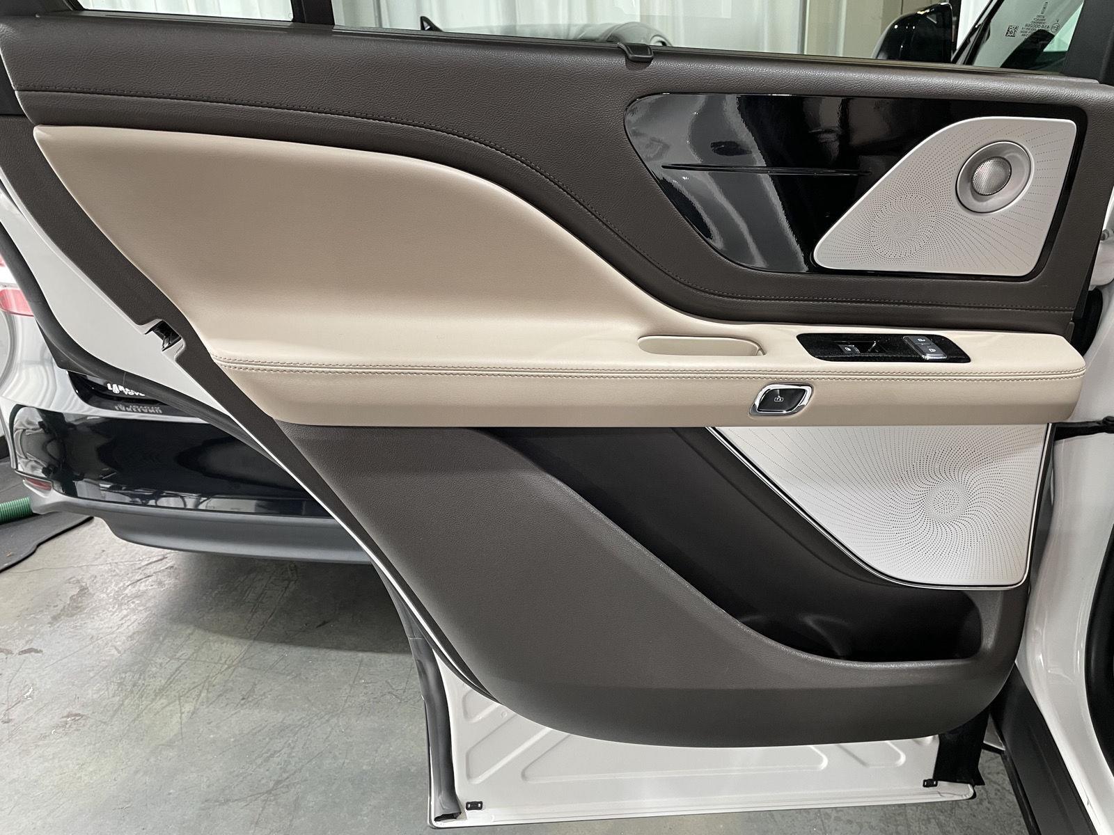 Vehicle photo 26
