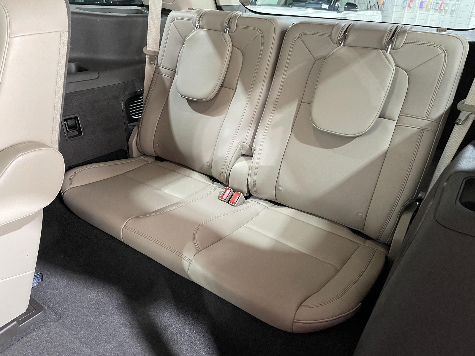 Vehicle photo 28