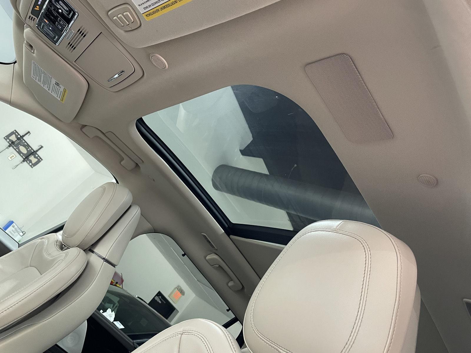 Vehicle photo 30