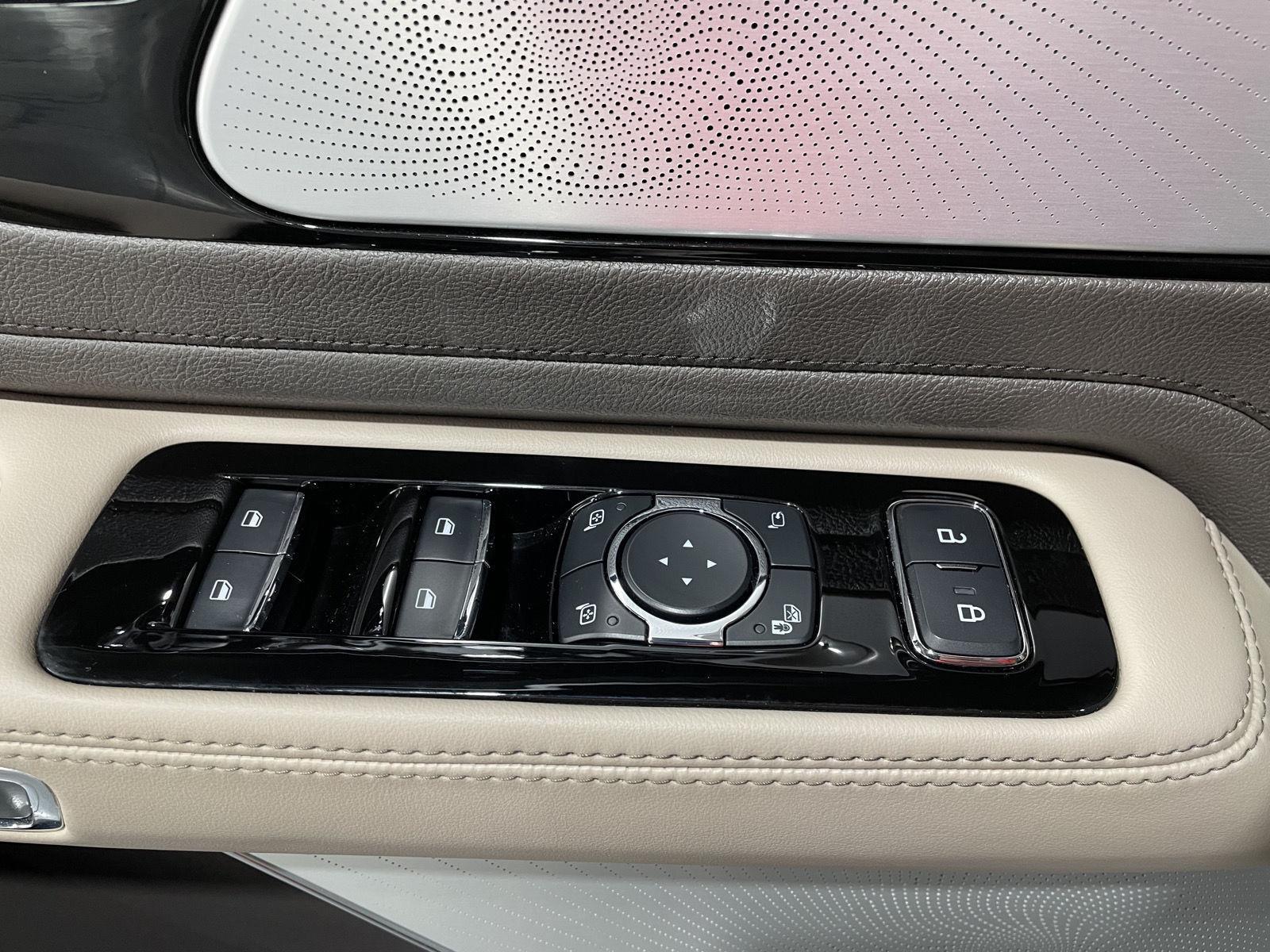 Vehicle photo 35