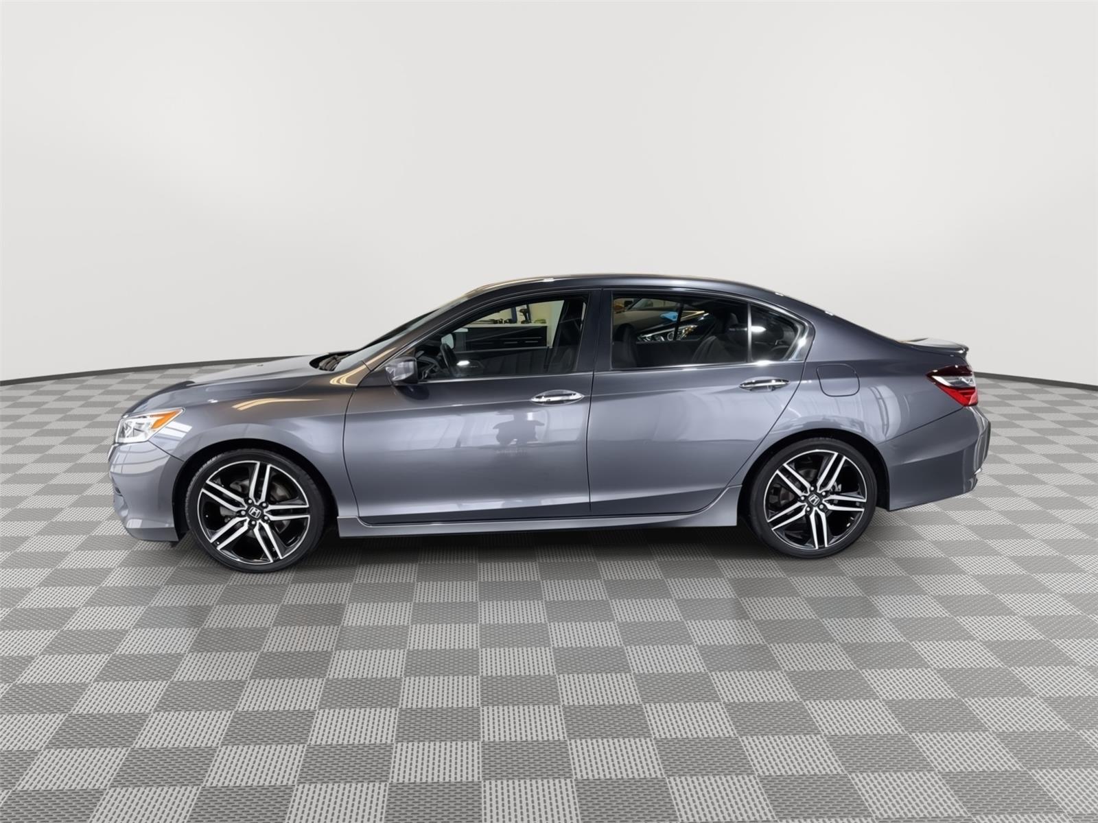 Vehicle photo 2