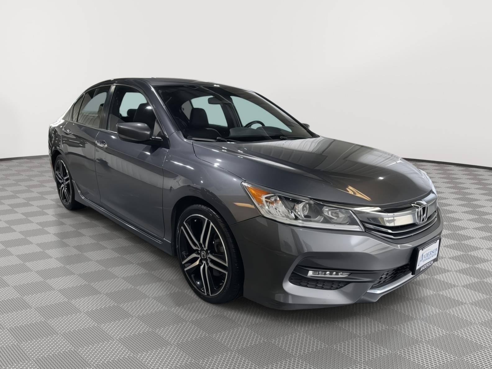 Vehicle photo 6