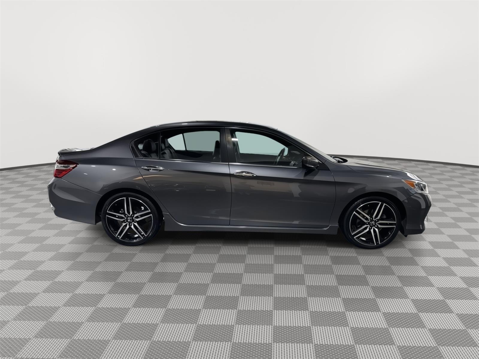 Vehicle photo 7