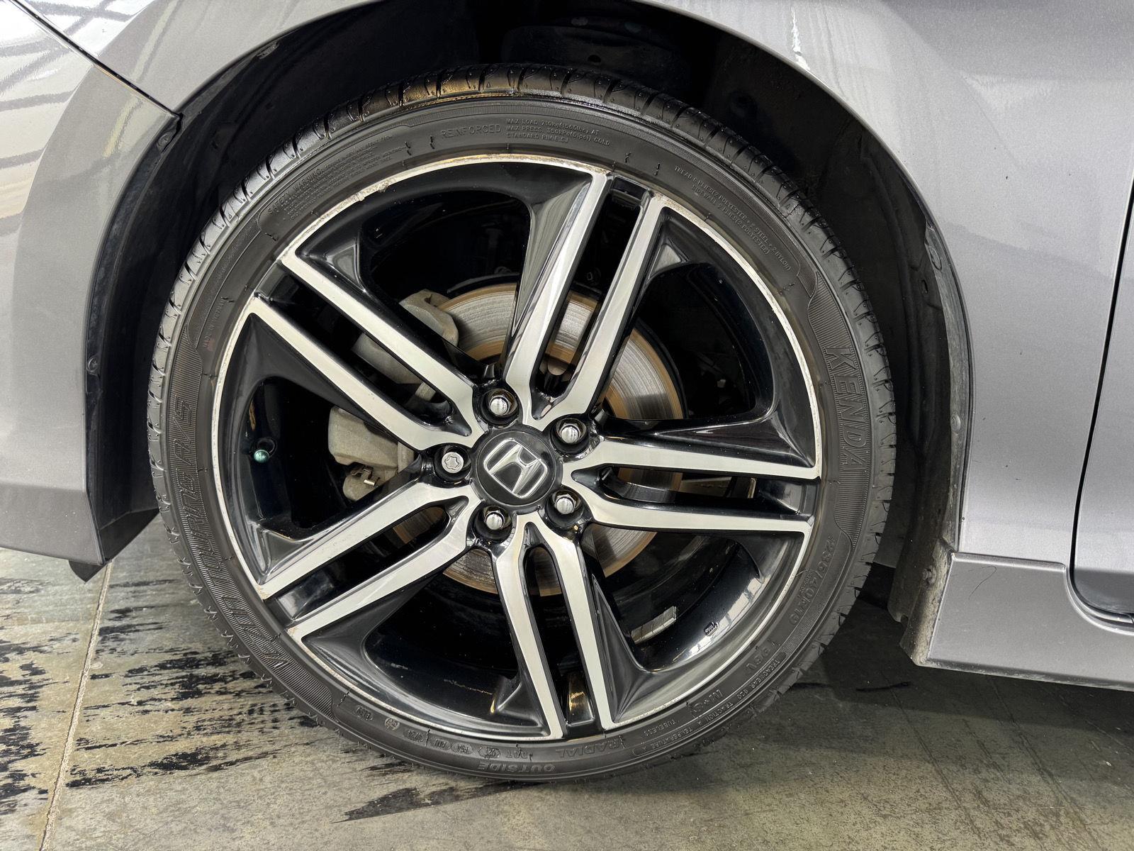 Vehicle photo 11