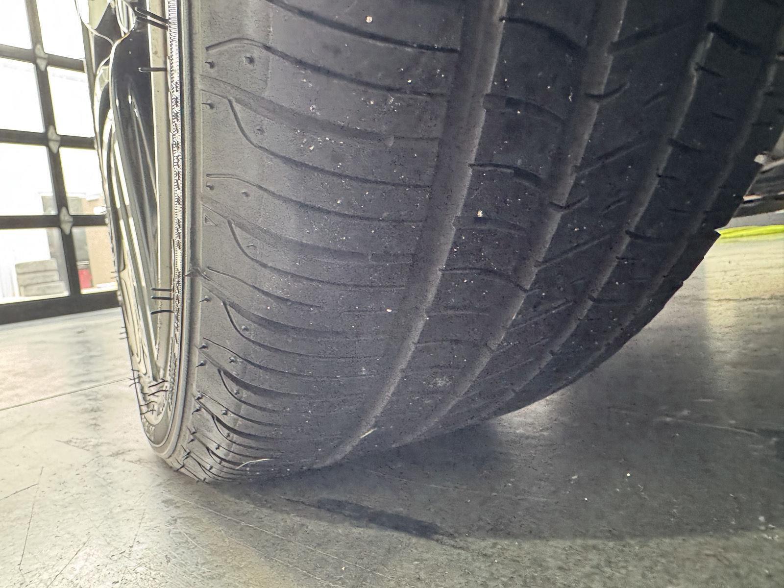 Vehicle photo 12