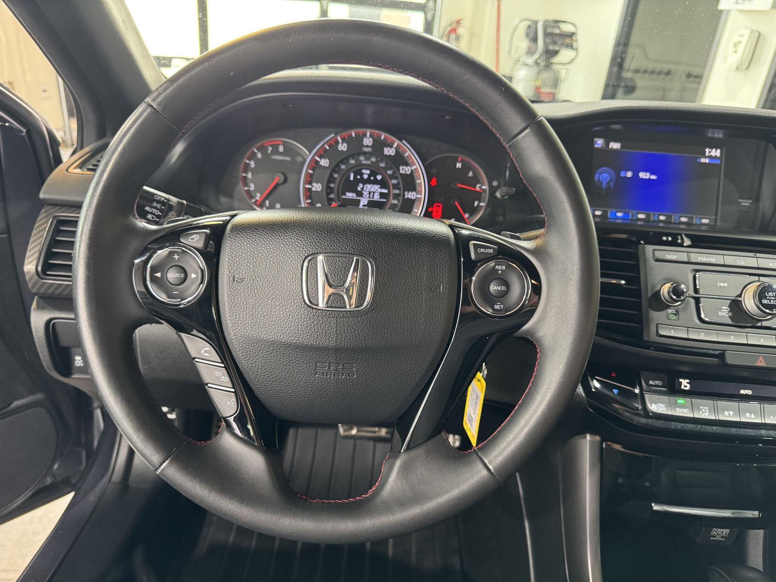 Vehicle photo 13