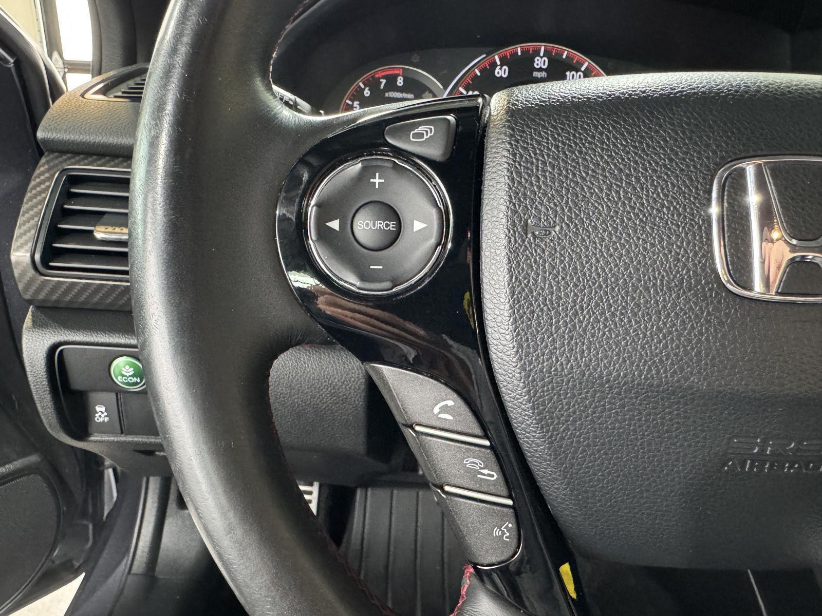 Vehicle photo 15