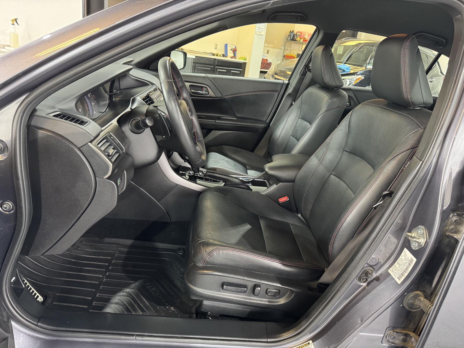 Vehicle photo 19