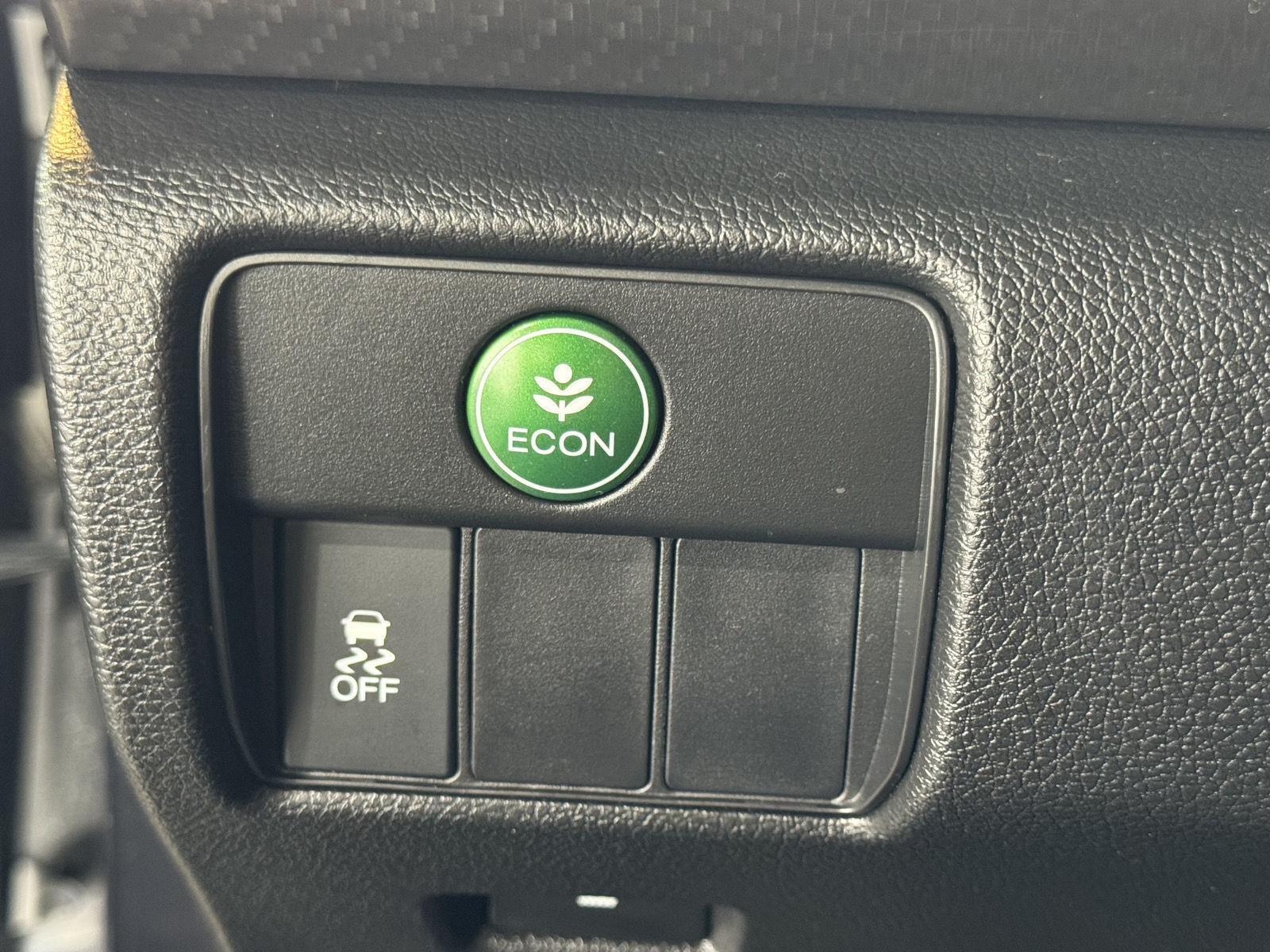 Vehicle photo 17