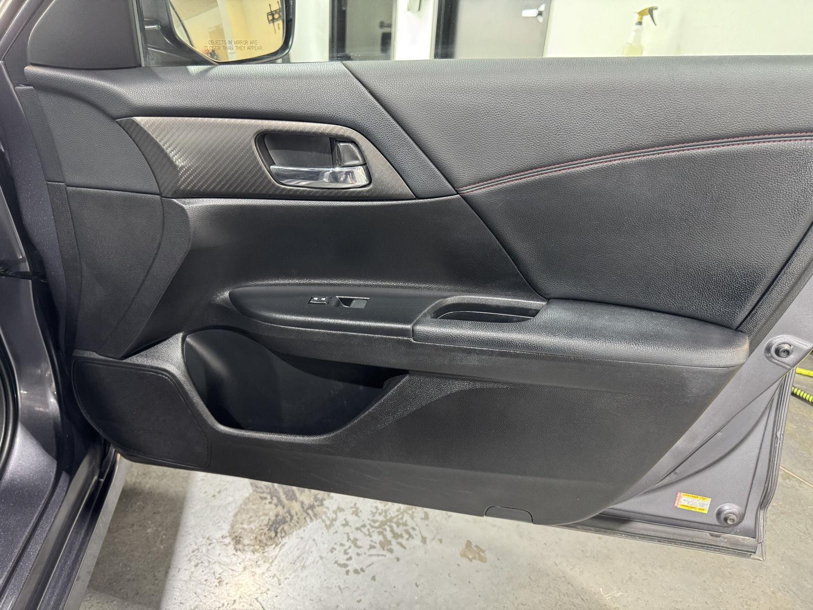 Vehicle photo 23