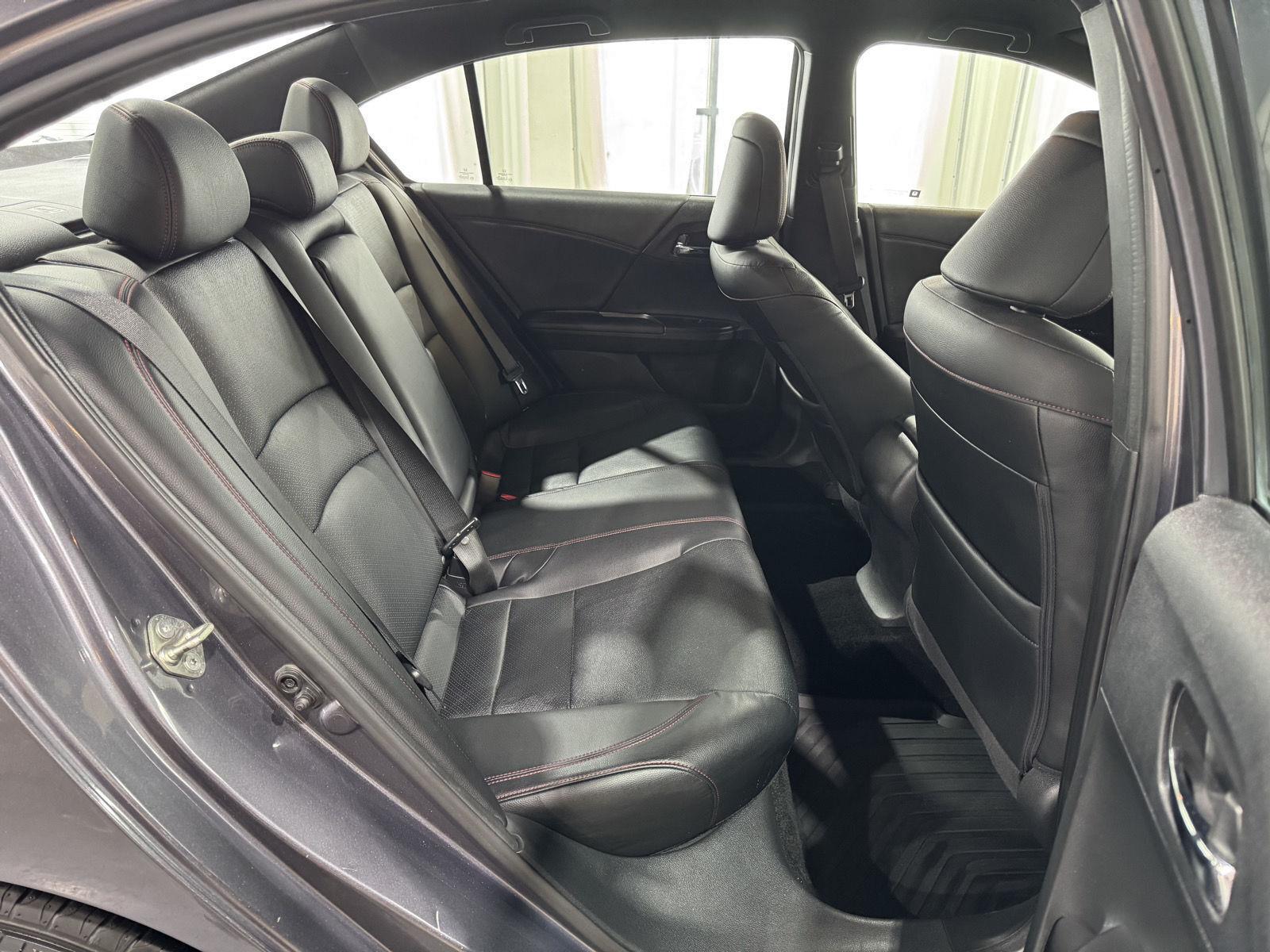 Vehicle photo 26