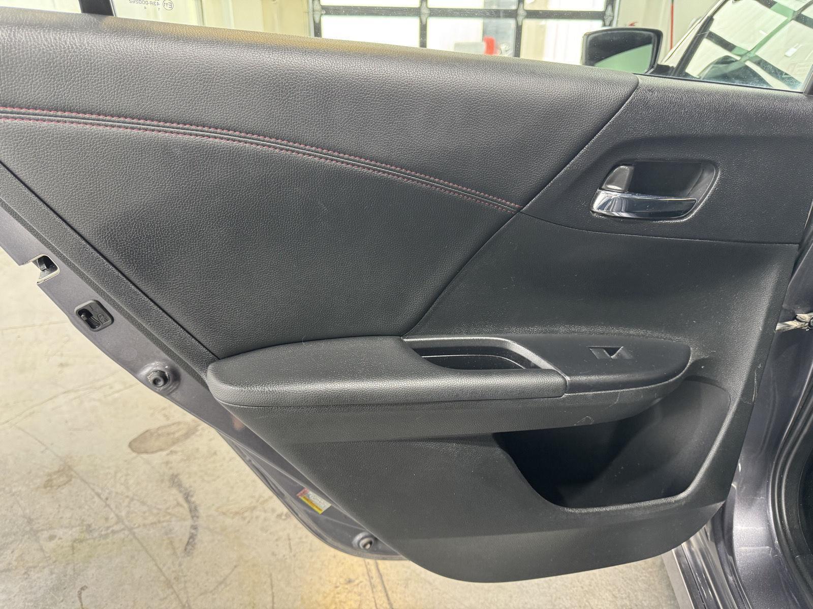 Vehicle photo 27