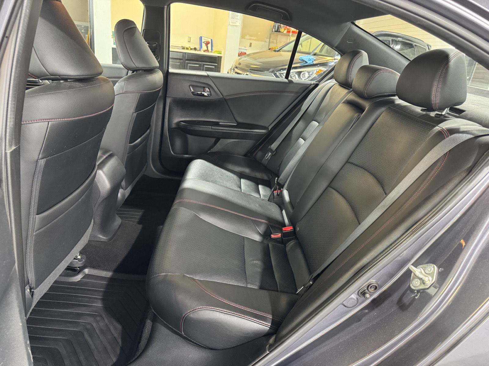 Vehicle photo 28