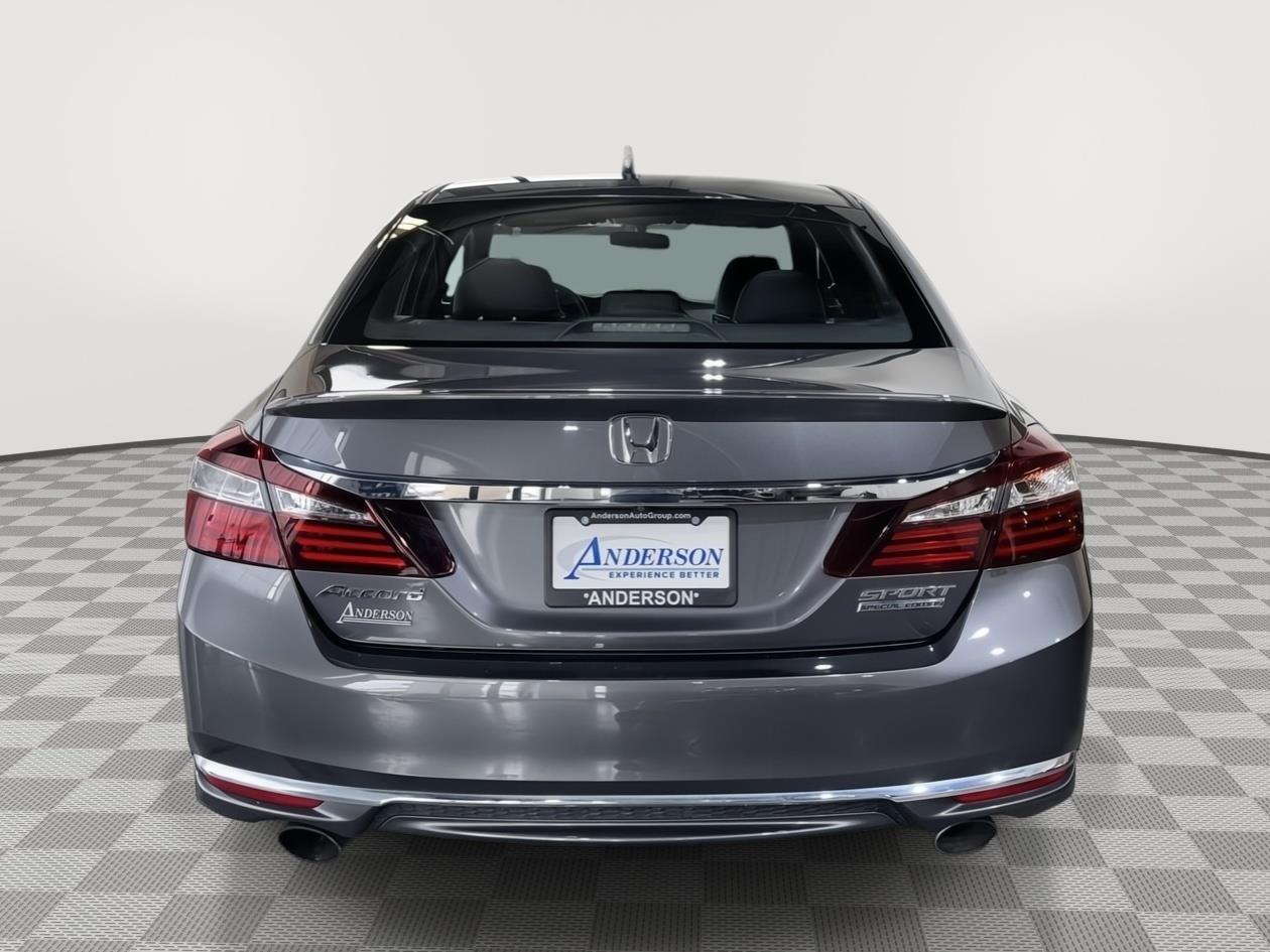 Vehicle photo 9