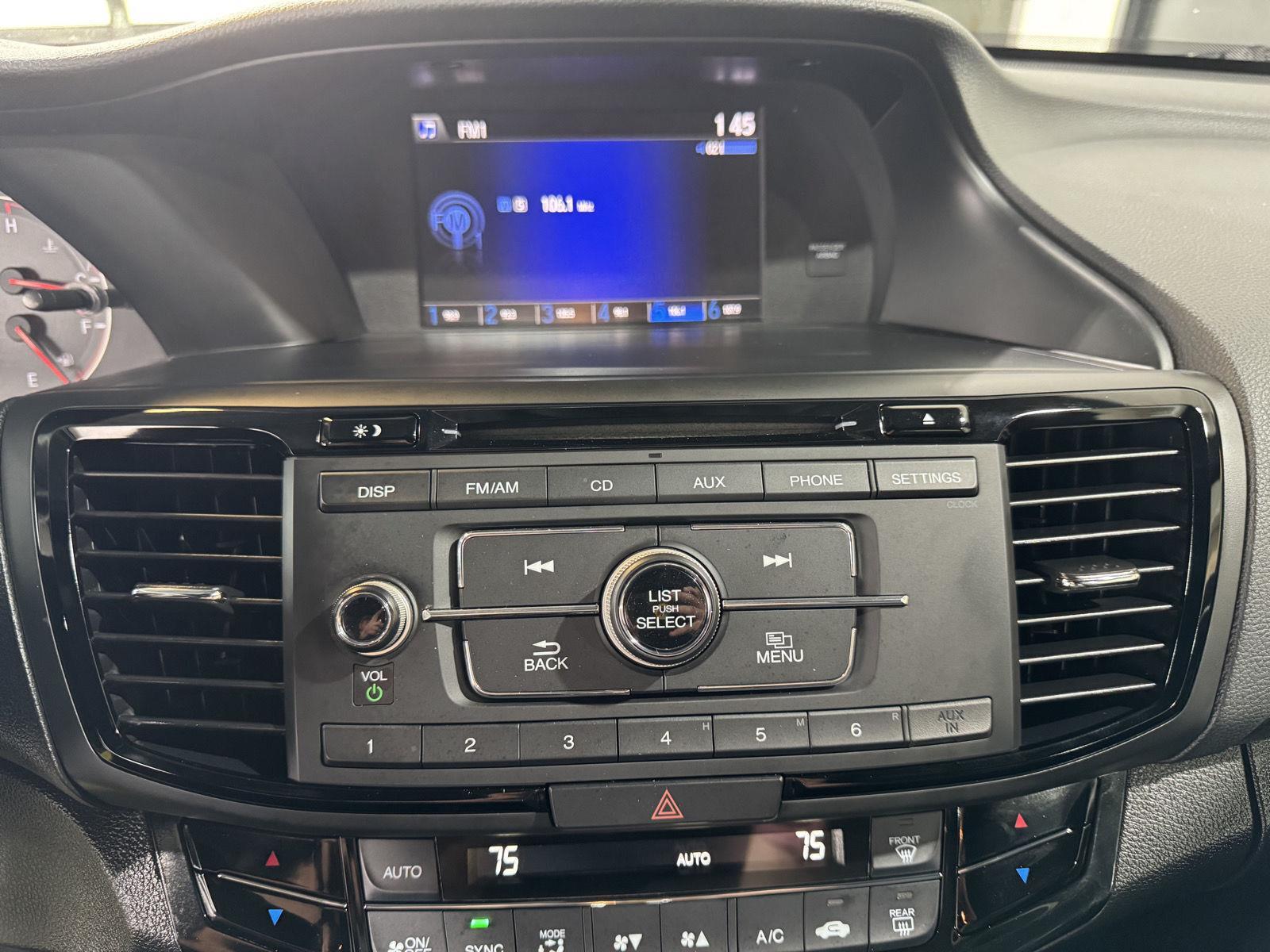 Vehicle photo 30