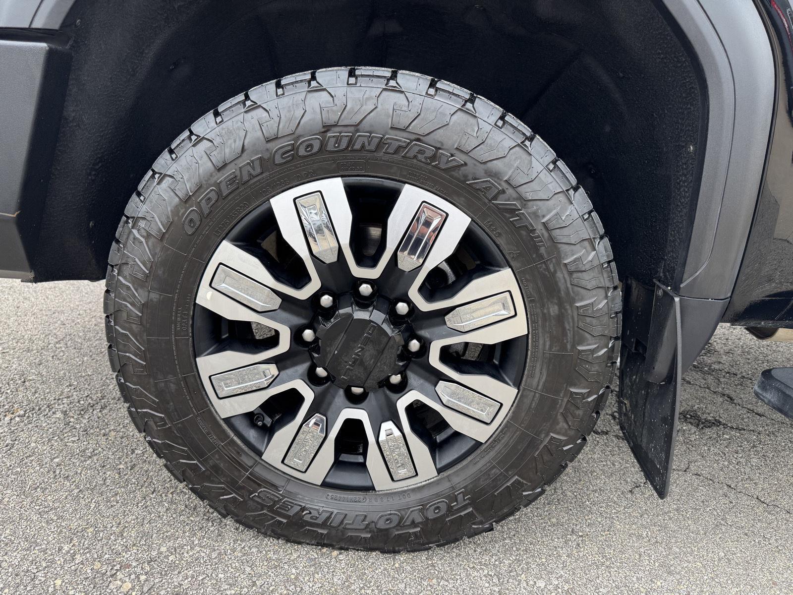 Vehicle photo 9