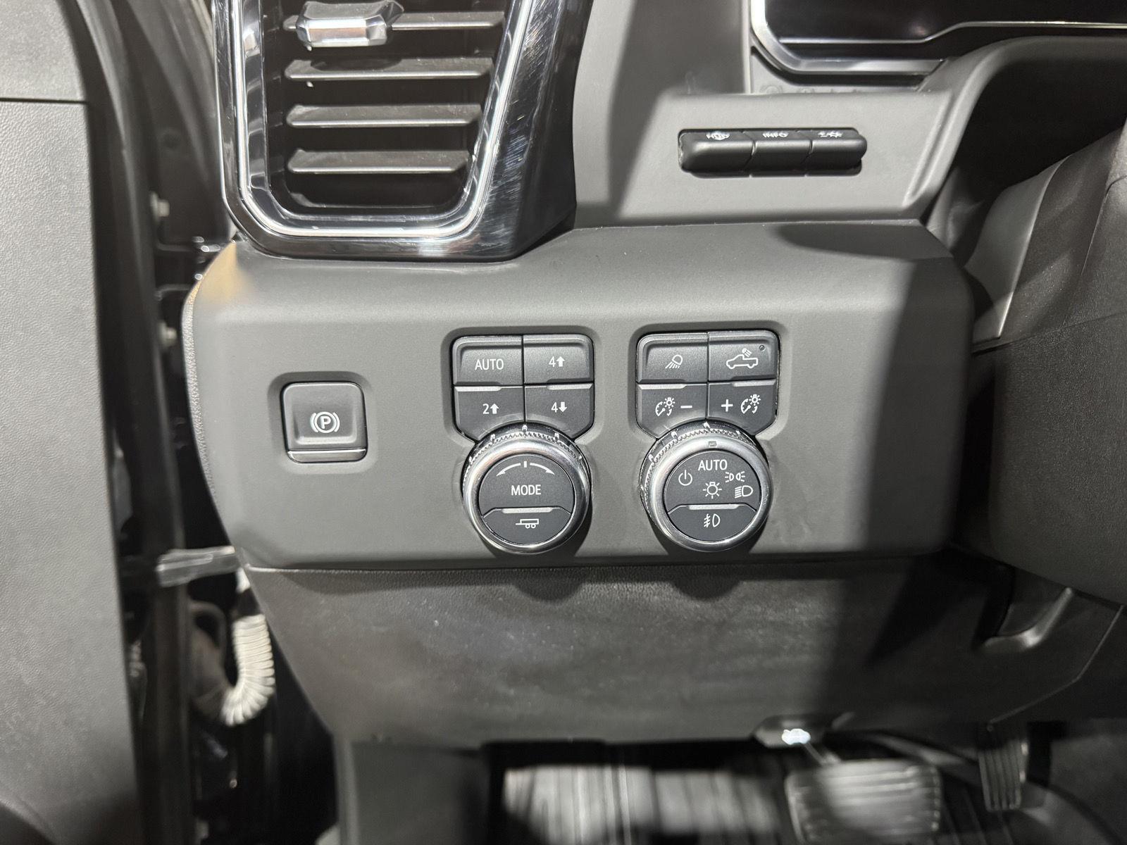 Vehicle photo 10
